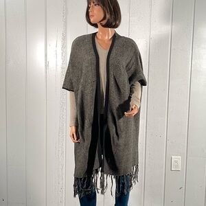 *Loft Ann Taylor  Women’s Fringe Poncho Sz One Size